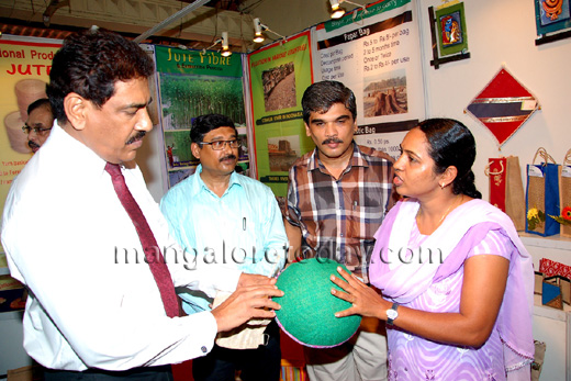 jute fair13jul31 3